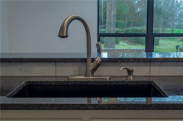 28 Sammy Snead Drive, Hilltop Lakes, TX 77871