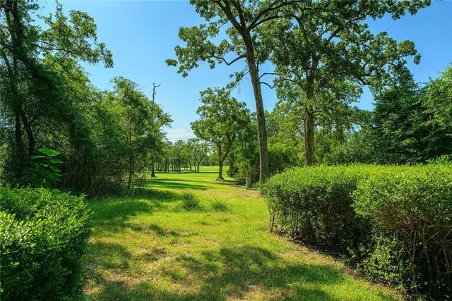 28 Sammy Snead Drive, Hilltop Lakes, TX 77871