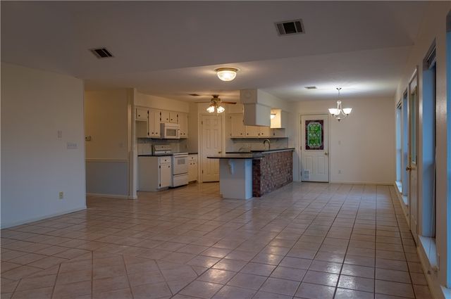 28 Sammy Snead Drive, Hilltop Lakes, TX 77871