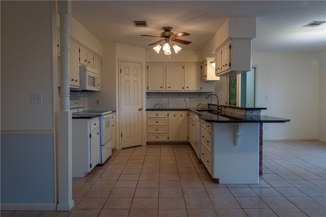 28 Sammy Snead Drive, Hilltop Lakes, TX 77871