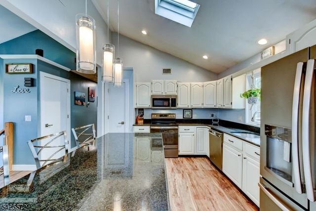 61 Lakeside Dr NW, Vernon Twp., NJ 07461