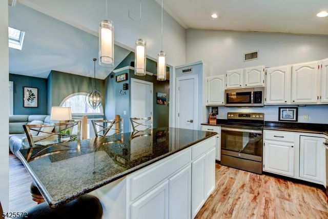 61 Lakeside Dr NW, Vernon Twp., NJ 07461