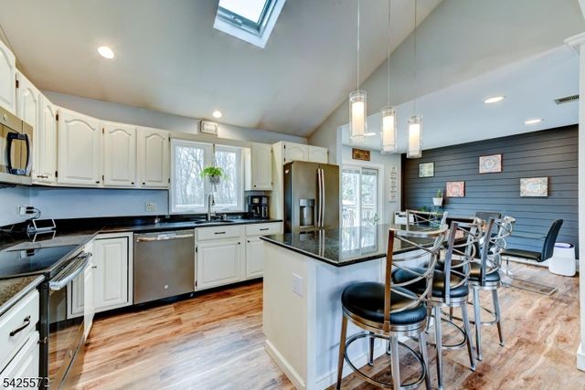 61 Lakeside Dr NW, Vernon Twp., NJ 07461