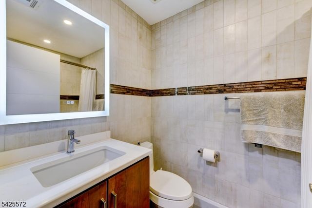 61 Lakeside Dr NW, Vernon Twp., NJ 07461