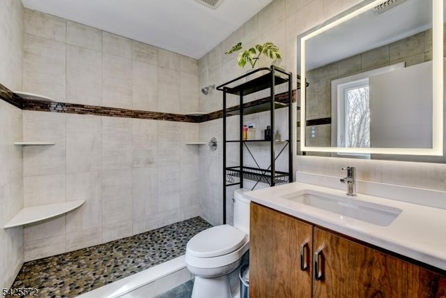 61 Lakeside Dr NW, Vernon Twp., NJ 07461