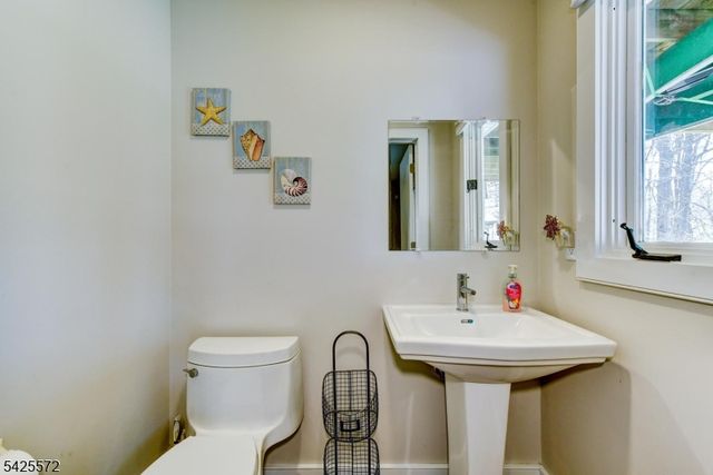 61 Lakeside Dr NW, Vernon Twp., NJ 07461