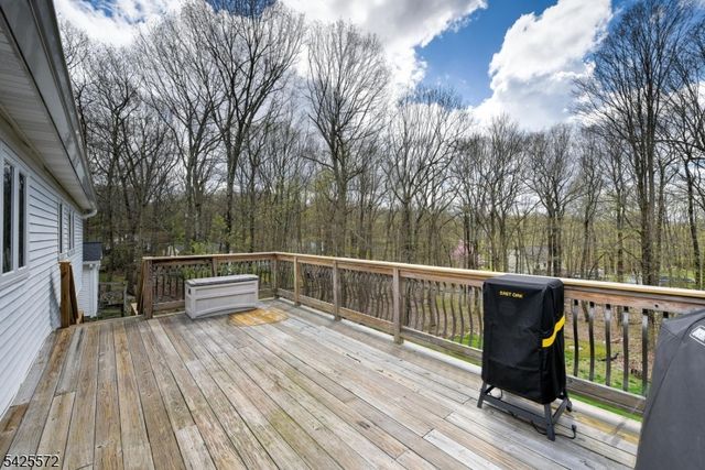 61 Lakeside Dr NW, Vernon Twp., NJ 07461