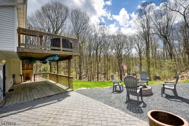 61 Lakeside Dr NW, Vernon Twp., NJ 07461