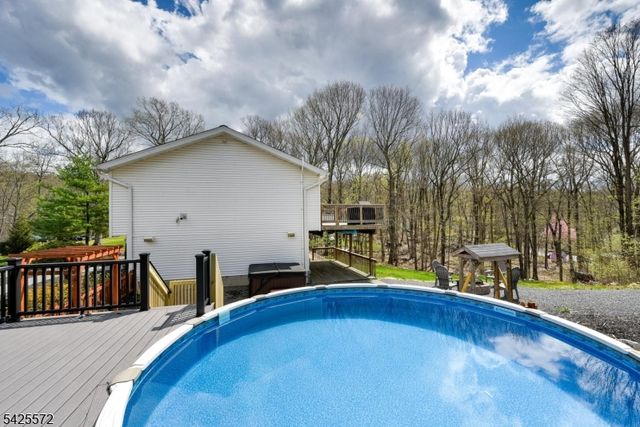 61 Lakeside Dr NW, Vernon Twp., NJ 07461