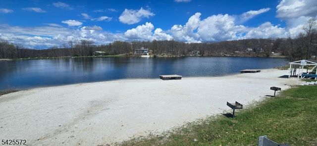 61 Lakeside Dr NW, Vernon Twp., NJ 07461