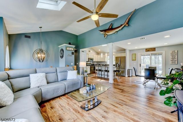 61 Lakeside Dr NW, Vernon Twp., NJ 07461