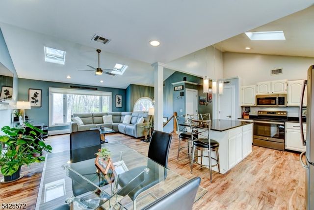 61 Lakeside Dr NW, Vernon Twp., NJ 07461