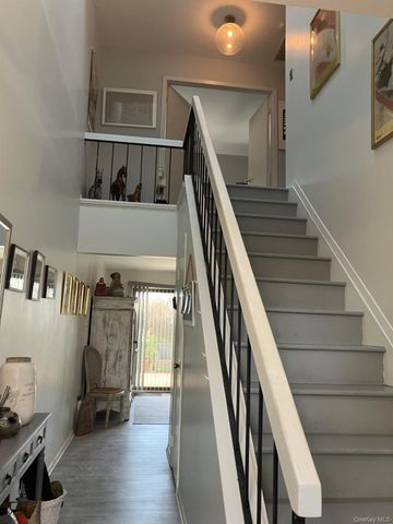 50 Hubbard Lane 14, Southampton, NY 11968