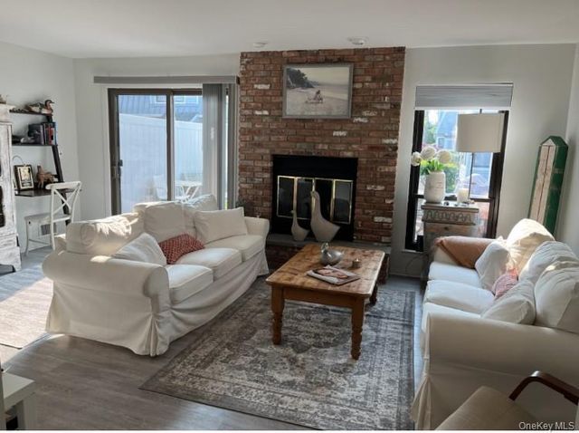 50 Hubbard Lane 14, Southampton, NY 11968