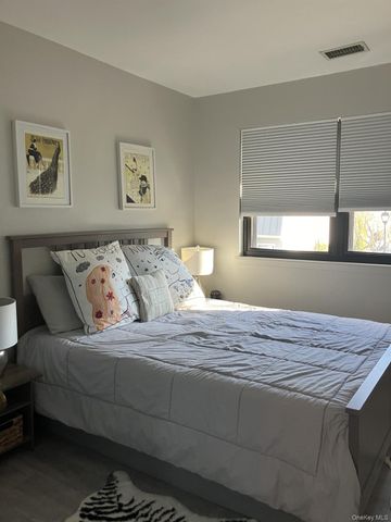 50 Hubbard Lane 14, Southampton, NY 11968
