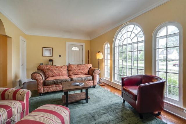 1224 Chestnut Boulevard, Cuyahoga Falls, OH 44223