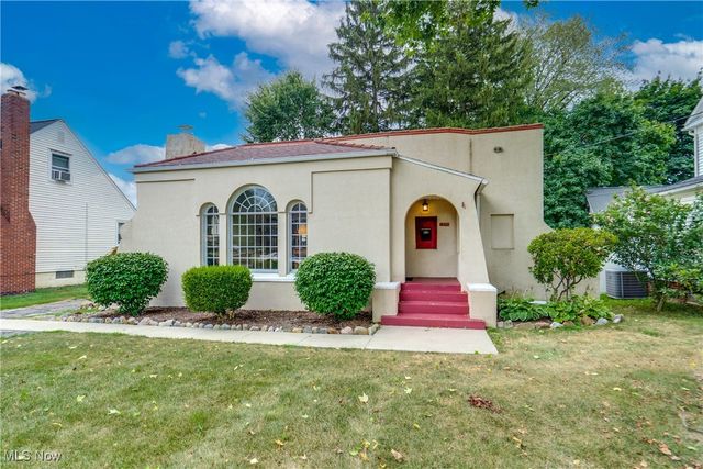 1224 Chestnut Boulevard, Cuyahoga Falls, OH 44223