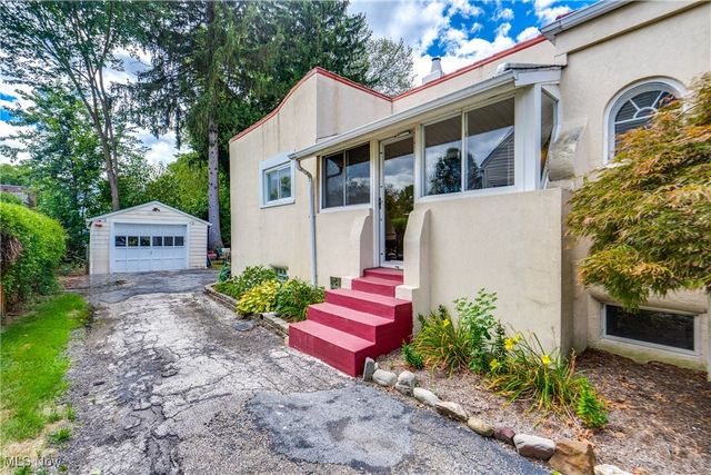 1224 Chestnut Boulevard, Cuyahoga Falls, OH 44223