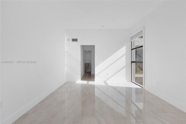 3731 N Country Club Dr 124, Aventura, FL 33180