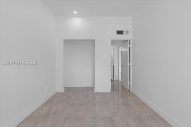 3731 N Country Club Dr 124, Aventura, FL 33180