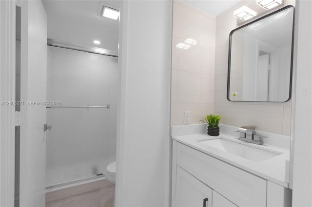 3731 N Country Club Dr 124, Aventura, FL 33180