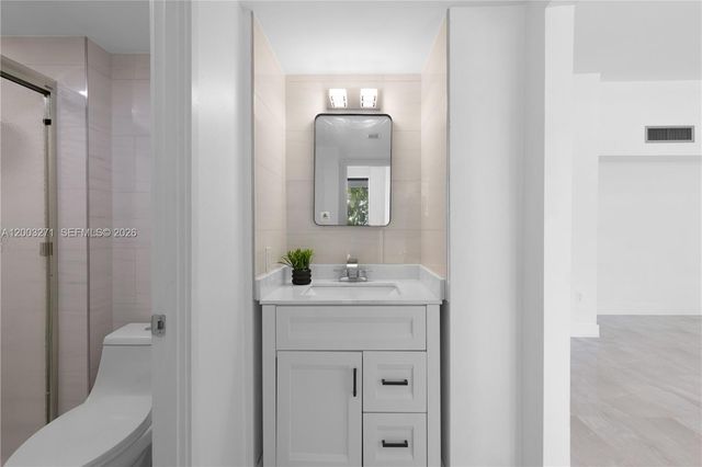 3731 N Country Club Dr 124, Aventura, FL 33180