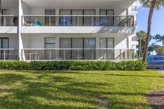 3731 N Country Club Dr 124, Aventura, FL 33180