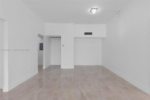 3731 N Country Club Dr 124, Aventura, FL 33180