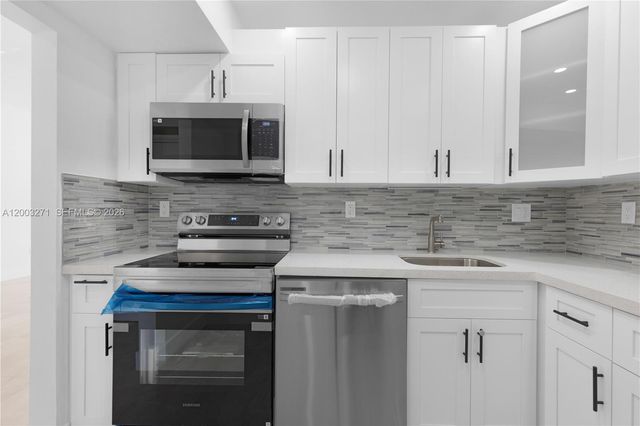 3731 N Country Club Dr 124, Aventura, FL 33180