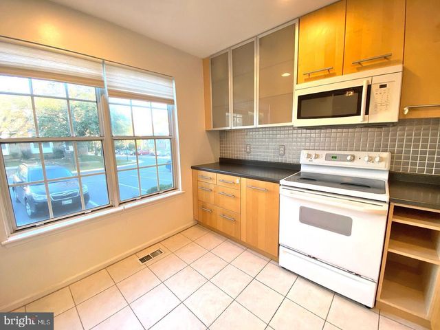 19121 CHERRY BEND DR, Germantown, MD 20874