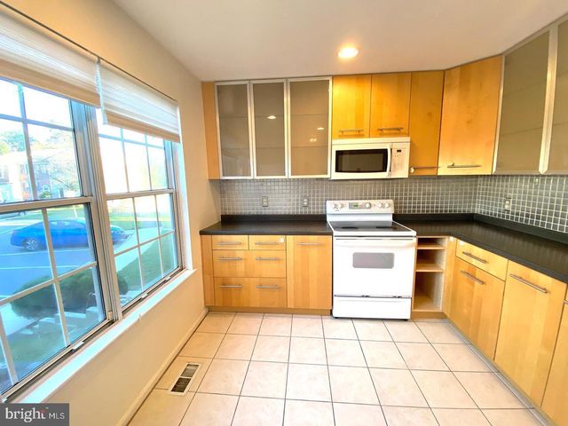 19121 CHERRY BEND DR, Germantown, MD 20874