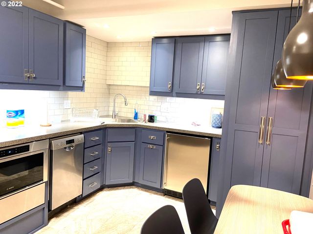 1730 S HARBOR Way 405, Portland, OR 97201
