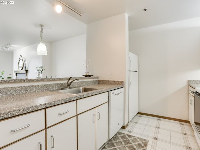 1730 S HARBOR Way 405, Portland, OR 97201