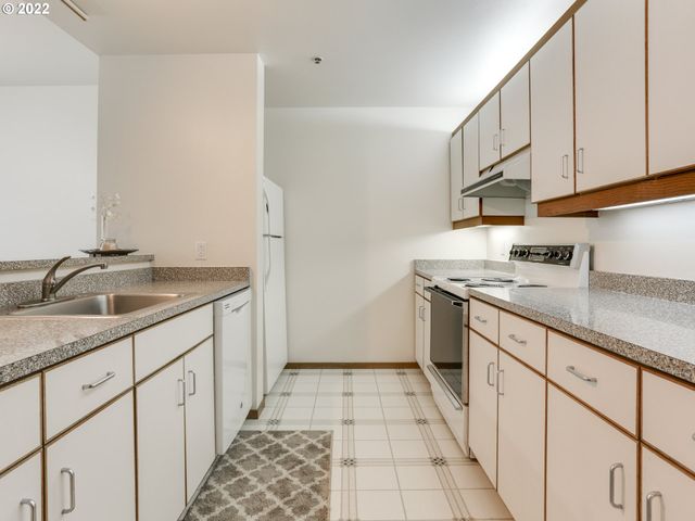 1730 S HARBOR Way 405, Portland, OR 97201