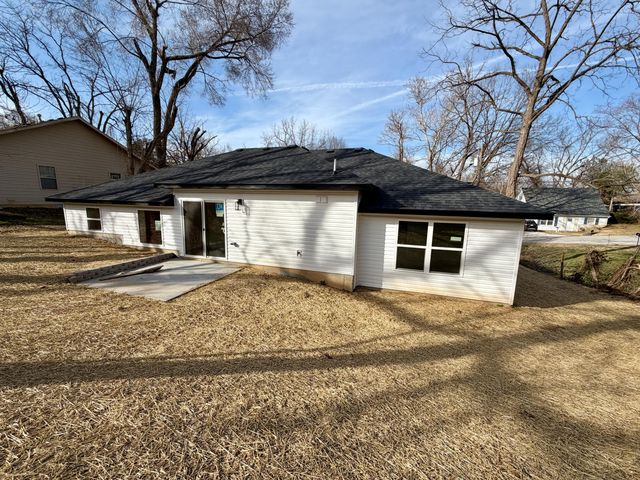 606 E Walnut Street, Ozark, MO 65721