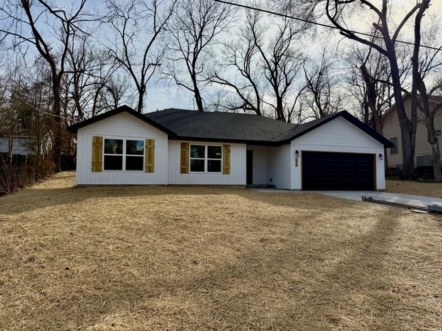 606 E Walnut Street, Ozark, MO 65721