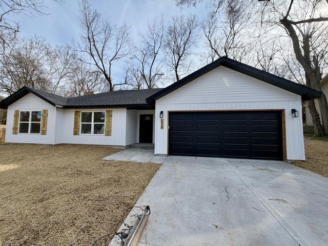 606 E Walnut Street, Ozark, MO 65721