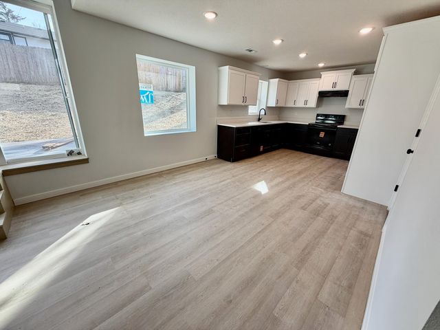 606 E Walnut Street, Ozark, MO 65721