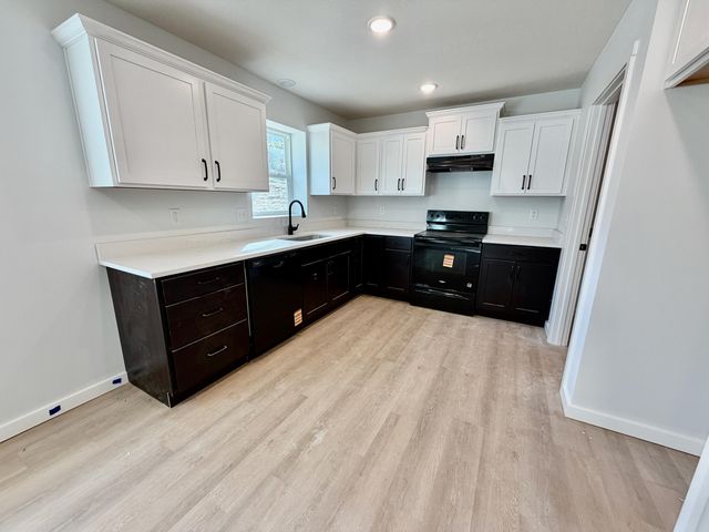 606 E Walnut Street, Ozark, MO 65721