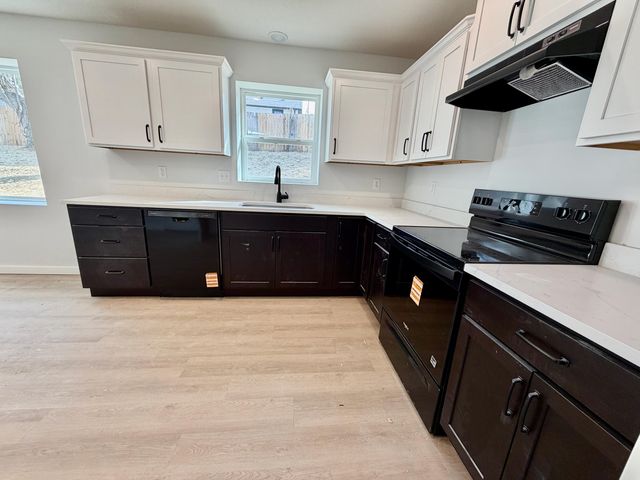 606 E Walnut Street, Ozark, MO 65721