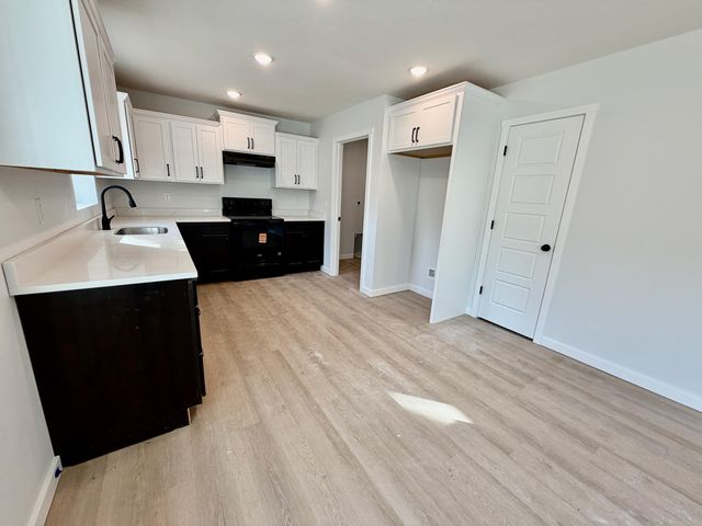 606 E Walnut Street, Ozark, MO 65721