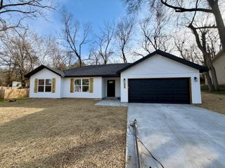 606 E Walnut Street, Ozark, MO 65721
