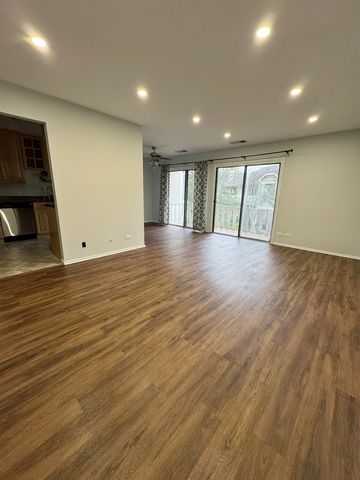 576 Greystone Lane C2, Wheeling, IL 60090