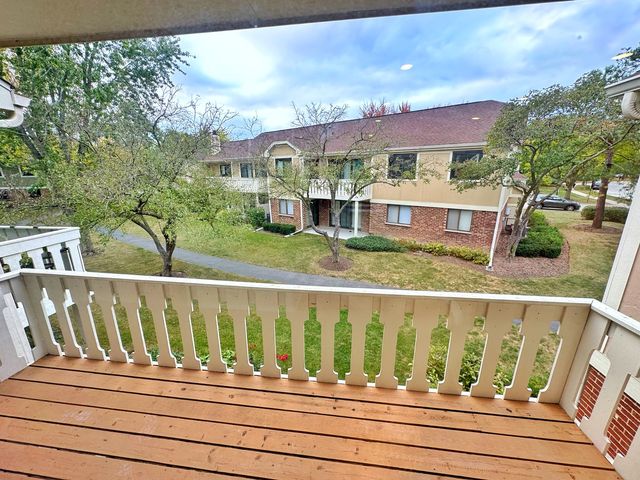 576 Greystone Lane C2, Wheeling, IL 60090