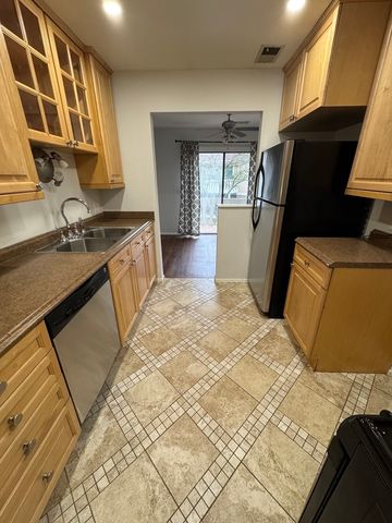 576 Greystone Lane C2, Wheeling, IL 60090