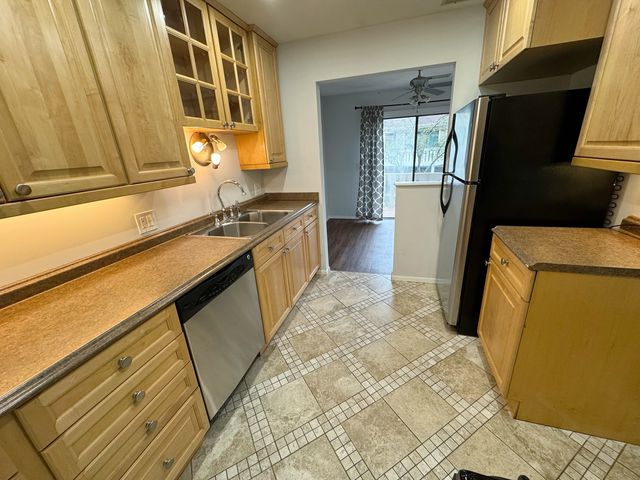 576 Greystone Lane C2, Wheeling, IL 60090
