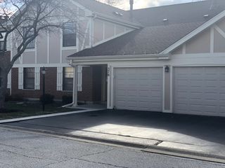 576 Greystone Lane C2, Wheeling, IL 60090