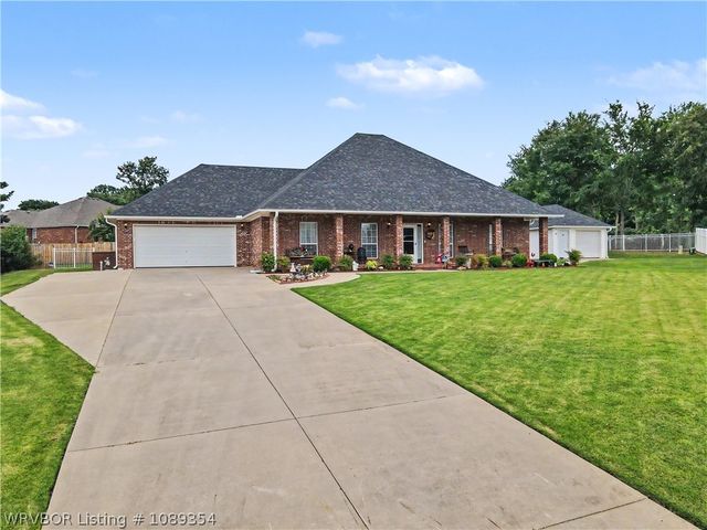 4 Katie Court, Lavaca, AR 72941