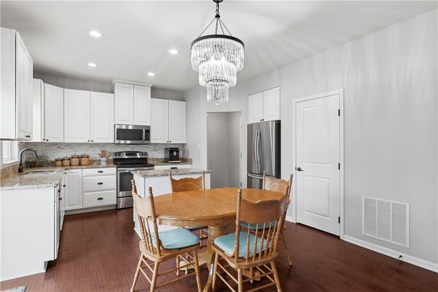 2704 Pittsburgh, Franklin Park, PA 15143