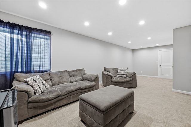 2704 Pittsburgh, Franklin Park, PA 15143